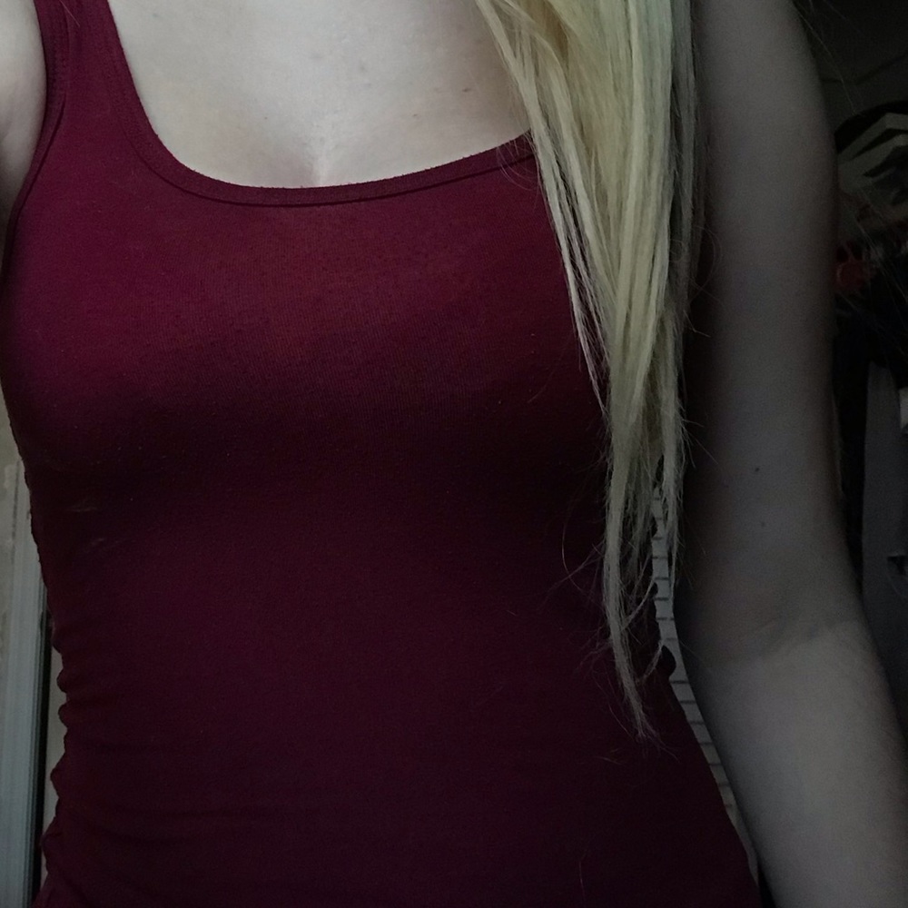 Red/Maroon Tank - Picture 2 of 2